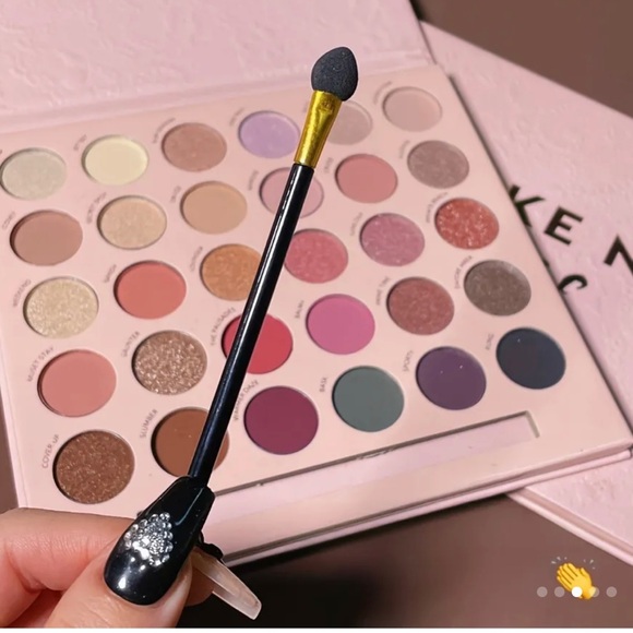 Eyeshadow palette Smoke N' Roses Pressed Powder eyeshadow Palette - Picture 6 of 9